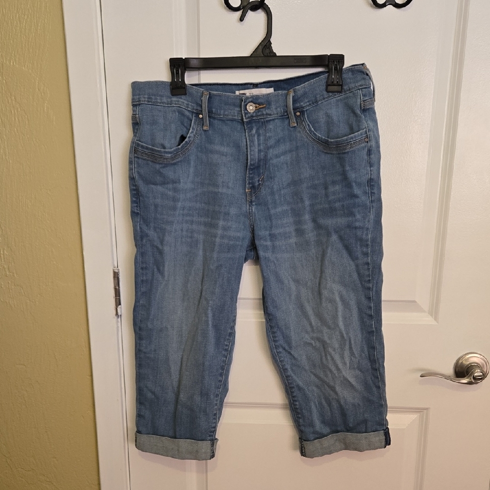 Women's Capri Blue Jeans
